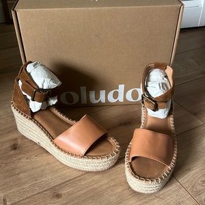 [NEW W/ TAGS] Soludos Palermo Platform Wedge in Camel